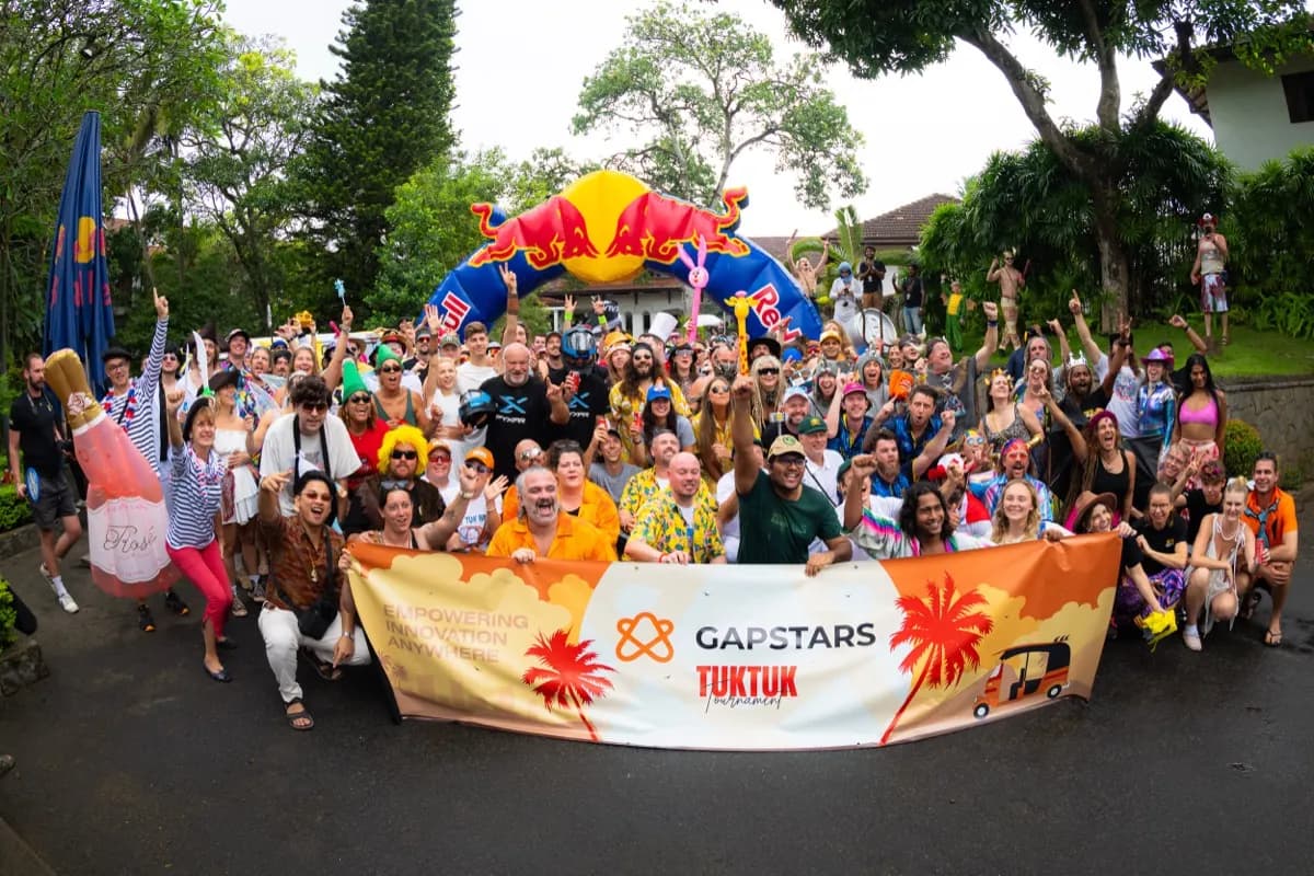 All teams gathered at the starting line